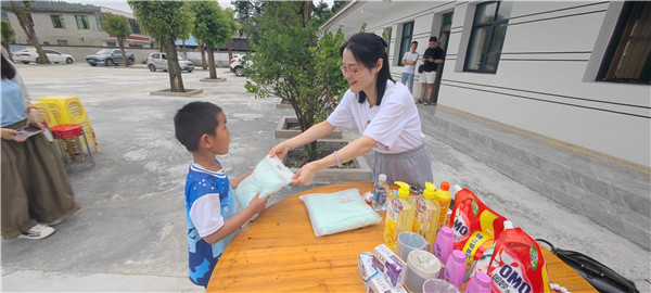 2023-6-21  貴州陽(yáng)光產(chǎn)權(quán)交易所開(kāi)展我們的節(jié)日·端午節(jié)主題實(shí)踐活動(dòng)暨鄉(xiāng)村振興調(diào)研活動(dòng)11.jpg